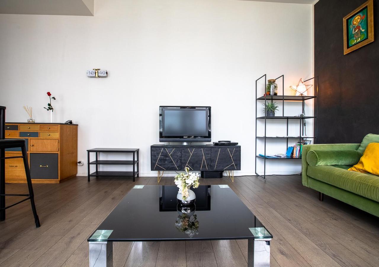 Le Loft Horloger Avec Parking Apartment Besancon Luaran gambar